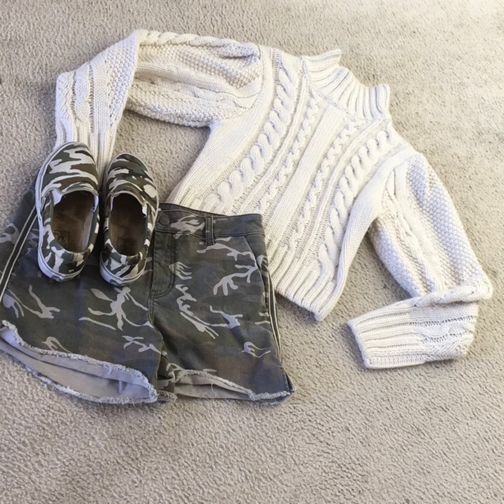 VERY VINTAGE- CLASSIC COASTAL FISHERMEN’S BRAID TURTLENECK